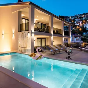https://villa-nina-apartments-with-pool-near-the-sea.in-istria.net